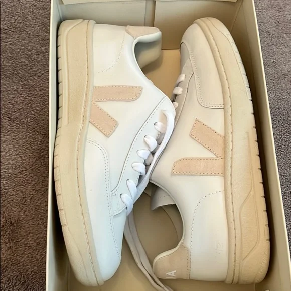 Veja V-12 LEATHER WHITE SABLE - Picture 2 of 10